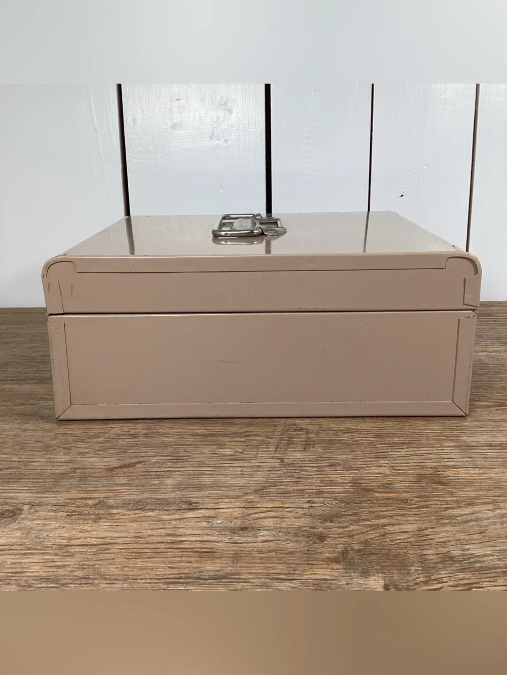Vintage Beige Metal Lock Box 8